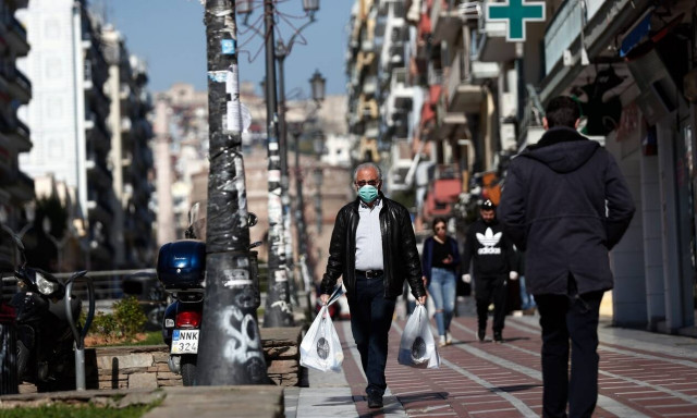 Μπαράζ πληρωμών τις επόμενες ημέρες: Πότε καταβάλλονται συντάξεις, επιδόματα και δώρα
