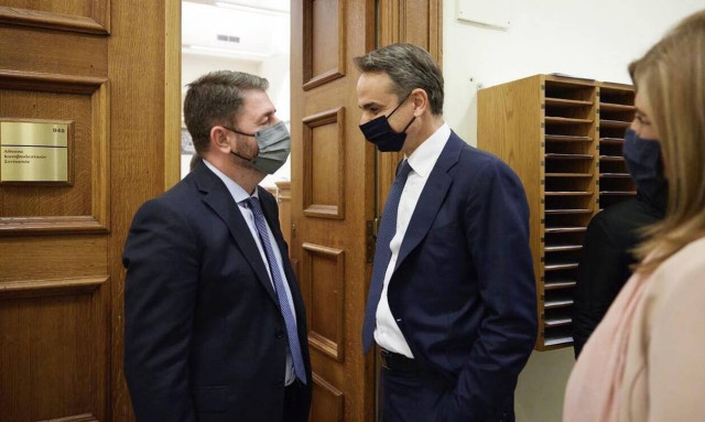 Τετ α τετ Μητσοτάκη - Ανδρουλάκη στη Βουλή - Τι συζήτησαν