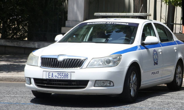 Χειροπέδες από την ΕΛ.ΑΣ. σε Ιρακινό με πλαστά έγγραφα