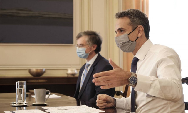 Μετάλλαξη Όμικρον: Σύσκεψη στο Μαξίμου υπό τον Κυριάκο Μητσοτάκη με τη συμμετοχή Τσιόδρα