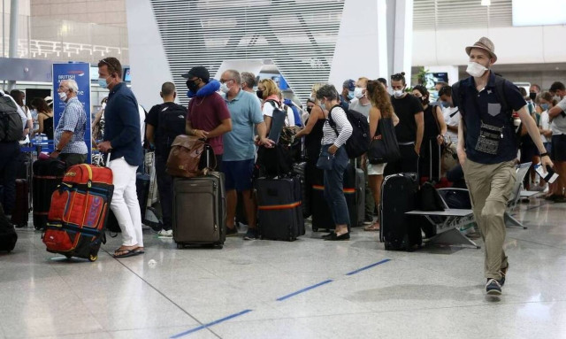 International travellers must have negative Covid-19 test to enter Greece from 6:00 on Sunday