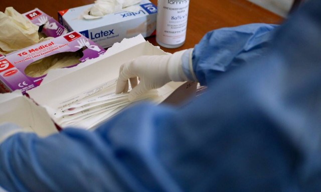 Κορονοϊός: Πόσο αξιόπιστα είναι τα rapid test για τη μετάλλαξη «Όμικρον»