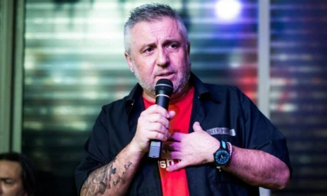 Στάθης Παναγιωτόπουλος: Έφυγε από την Ελλάδα με τη σύζυγό του (video)