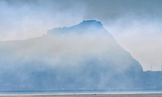 Η θάλασσα «άχνιζε» στο Ναύπλιο – Τι είναι το φαινόμενο του «θαλάσσιου καπνού»