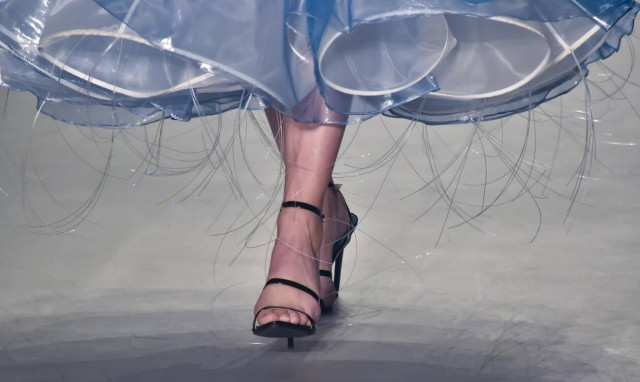 Τεχνολογία μόδας: Φερμουάρ από πρωτεΐνες γάλακτος, βιωσιμότητα και βιντεοπαιχνίδια