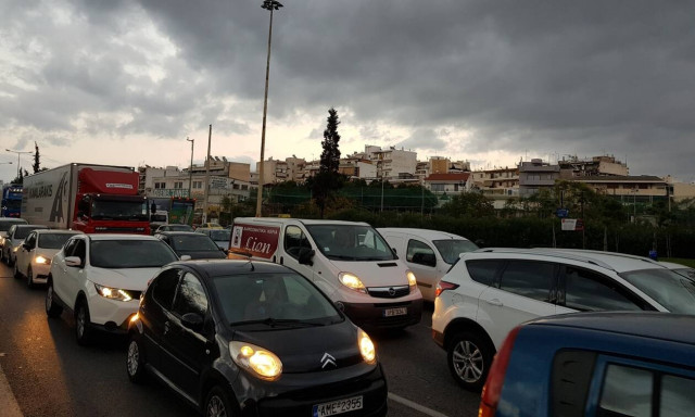 Τροχαία: Έκτακτα μέτρα για Χριστούγεννα, Πρωτοχρονιά και Θεοφάνεια – Οι ρυθμίσεις στις εθνικές οδούς