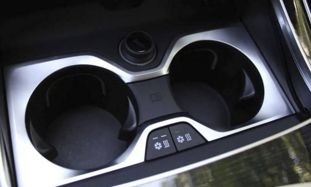 Στα δικαστήρια η BMW για λάθος σχεδίαση σε… ποτηροθήκες