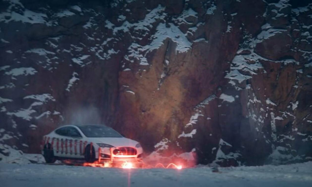 Δείτε ένα Tesla Model S να ανατινάζεται στον αέρα (video)