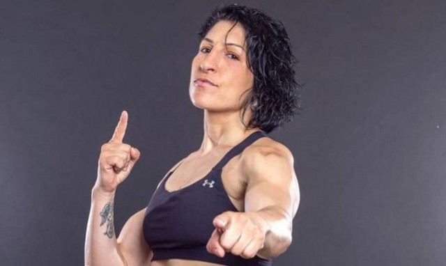 Μποξέρ έγινε αγνώριστη αφού δέχθηκε 237 γροθιές από αντίπαλό της