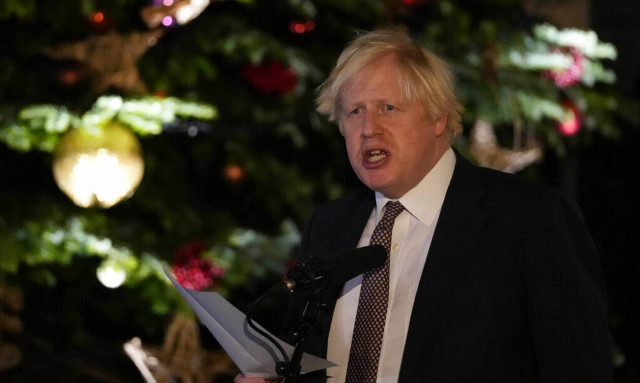 Βρετανία: Δεν αποκλείει νέα μέτρα μετά τα Χριστούγεννα ο Τζόνσον στη σκιά της «Όμικρον» (vid)