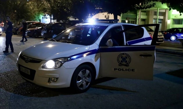 Συναγερμός στη Νίκαια: Άνδρας απειλούσε να σκοτώσει τους γονείς του