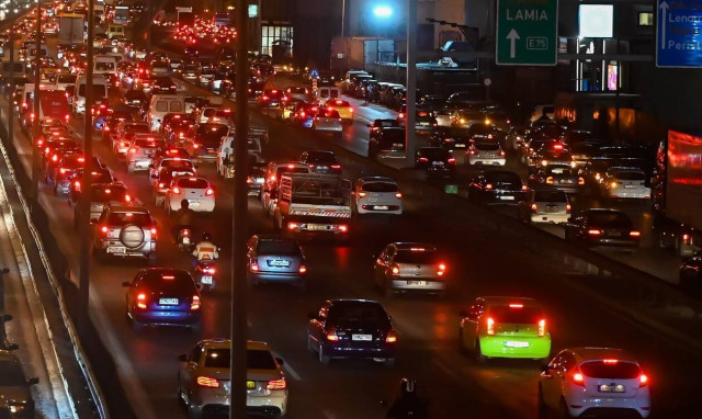 Εθνική Οδός Αθηνών – Λαμίας: Κυκλοφοριακό κομφούζιο από ανατροπή νταλίκας