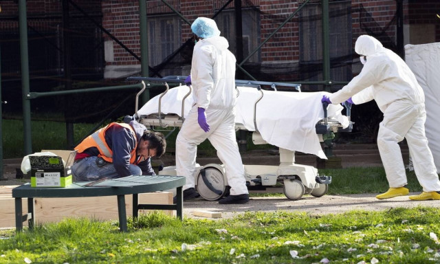 Κορονοϊός στις ΗΠΑ: Ανακοινώθηκε ο πρώτος θάνατος από τη μετάλλαξη Όμικρον