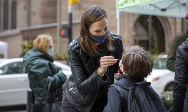Κορονοϊός: Έτσι θα αντιμετωπίσουν οι ΗΠΑ την μετάλλαξη Όμικρον - Οι 3 άξονες του Μπάιντεν