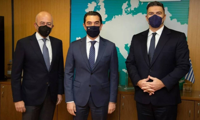 Συνάντηση Σκρέκα με την ηγεσία της ΔΕΠΑ Εμπορίας για τη στήριξη των νοικοκυριών