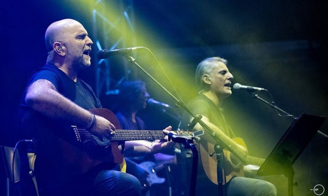 Οι Πυξ Λαξ ρίχνουν την αυλαία της περιοδείας τους στο «Christmas Theater»