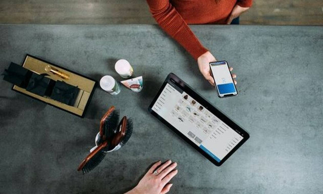 Γιατί να κάνεις τις γιορτινές αγορές σου με ένα ψηφιακό πορτοφόλι