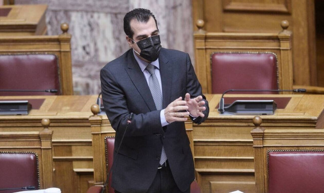 Τελεσίγραφο Πλεύρη σε μη εμβολιασμένους υγειονομικούς: Έχετε προθεσμία μέχρι 31/03