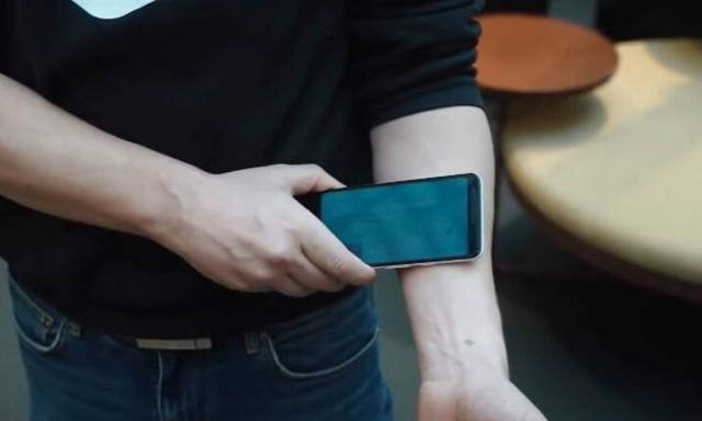 Κορονοϊός: Σάλος με σουηδική εταιρεία - Εμφυτεύει σε τσιπ πιστοποιητικά εμβολιασμού