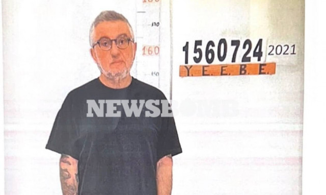 Στάθης Παναγιωτόπουλος: Η πρώτη εικόνα από τα κρατητήρια – Στο μικροσκόπιο κινητό και υπολογιστής