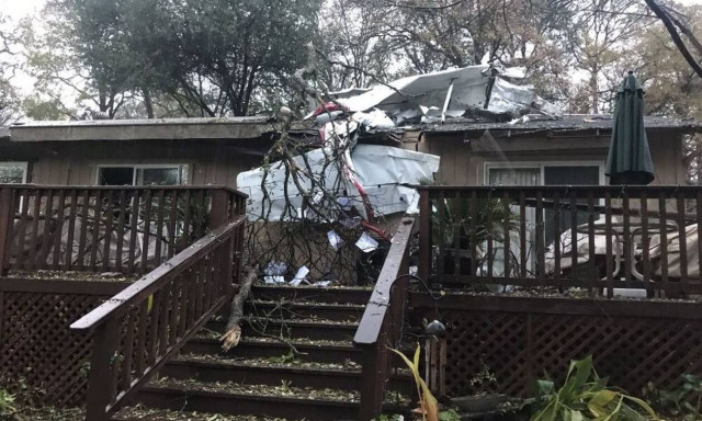 ΗΠΑ: Μονοκινητήριο αεροπλάνο συνετρίβη σε σπίτι