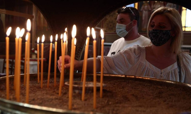 Νέα μέτρα: Θα είναι υποχρεωτική η μάσκα στην εκκλησία; Τι απαντά η κυβέρνηση