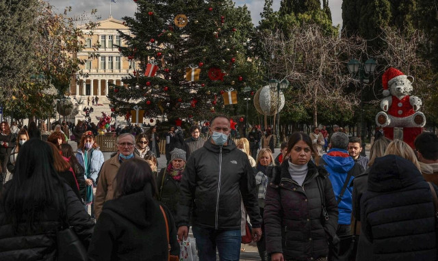 Η απειλή της «όμικρον» και το στοίχημα της κυβέρνησης και των επιστημόνων