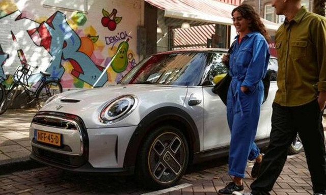 Νέο αμιγώς ηλεκτρικό MINI - Charged with Passion