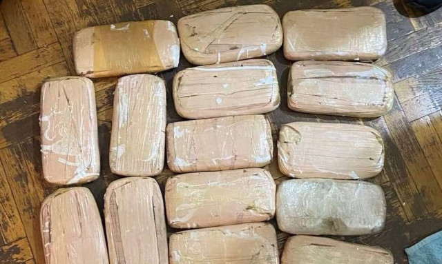 Πάτρα: Ανακάλυψαν εργαστήριο συσκευασίας ναρκωτικών - Χειροπεδες σε Αλβανό για 5 κιλά ηρωίνης