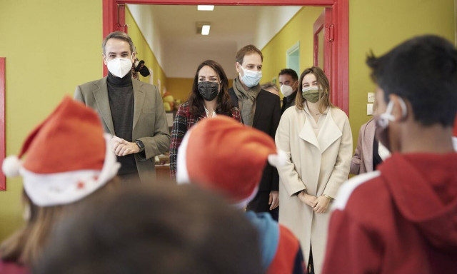 Από παιδιά της παιδόπολης «Άγιος Ανδρέας» άκουσε τα κάλαντα ο Κυριάκος Μητσοτάκης