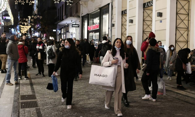 «Βράζει» από κορονοϊό το κέντρο της Αθήνας