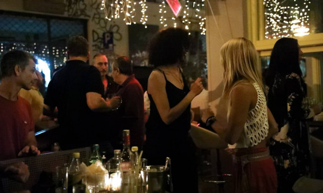 Νέα μέτρα: Αυτά συζητώνται για μετά τις 3 Ιανουαρίου σε ψυχαγωγία, γήπεδα, σχολεία