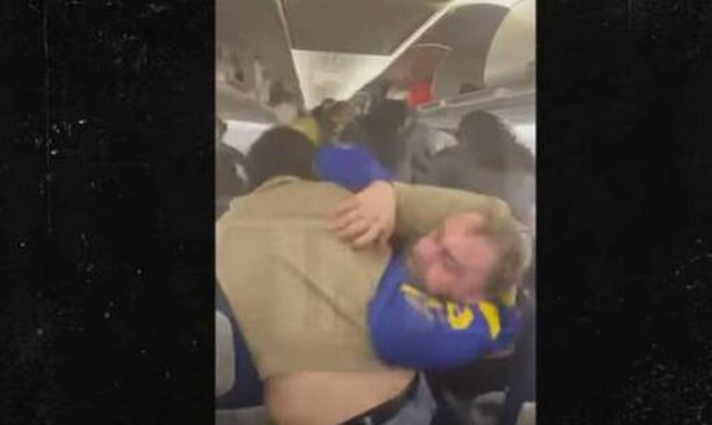 ΗΠΑ: Άγριος καυγάς ανάμεσα σε συνεπιβάτες σε πτήση της Delta - Τσακώθηκαν για τη χρήση μάσκας