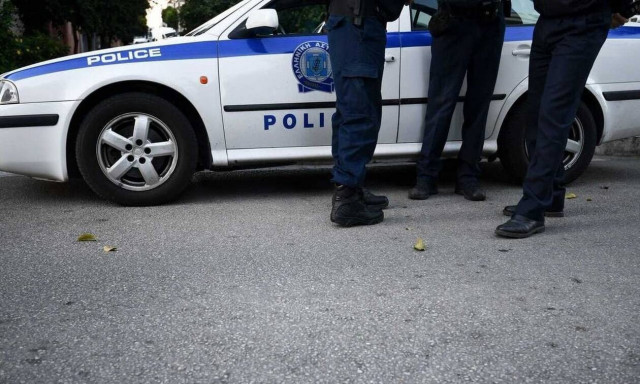 Λάρισα: Γέφυρα ζωής για 11μηνο μωρό από αστυνομικούς