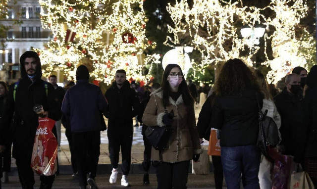 Κορονοϊός: Νέες οδηγίες προς εμβολιασμένους - Τι πρέπει να κάνουν αν έρθουν σε επαφή με κρούσμα