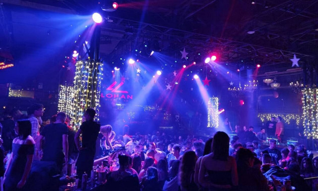 Η επιχείρηση «ρεβεγιόν» της ΕΛ.ΑΣ. είχε πρόστιμα, συλλήψεις και «λουκέτα» σε Lohan και Tokio Theater