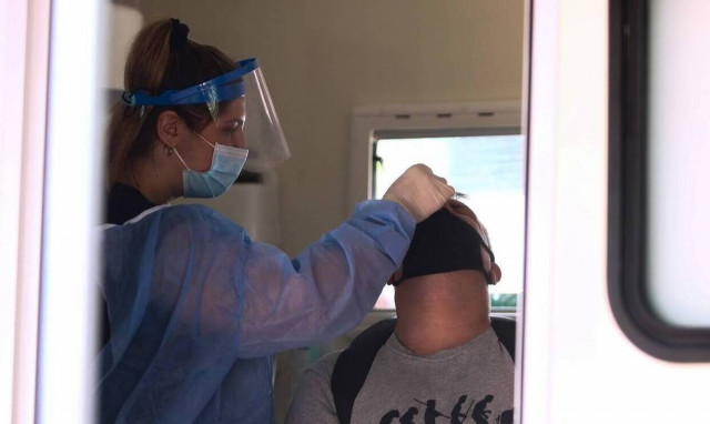 Κρούσματα σήμερα: Εφιαλτική εκτίμηση Τζανάκη - «Θα φτάσουμε στις 9.000 ημερησίως»