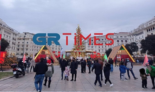 Θεσσαλονίκη: «Πλημμύρισε» από κόσμο το κέντρο παρά τις χαμηλές… θερμοκρασίες