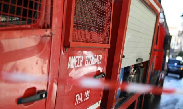 Φωτιά τώρα σε πολυκατοικία στο Μεταξουργείο - Προληπτικά δύο παιδιά στο νοσοκομείο