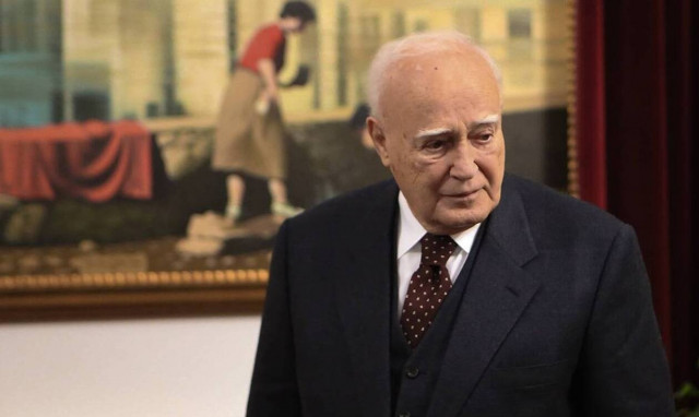 Κάρολος Παπούλιας: Ποιος ήταν ο εμβληματικός πολιτικος που πέθανε στα 92 χρόνια του