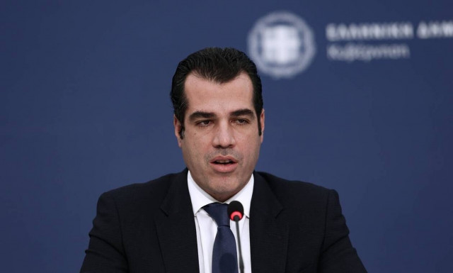 Μητέρα έκανε tweet για νοθευμένα ποτά και της απάντησε ο Θάνος Πλεύρης