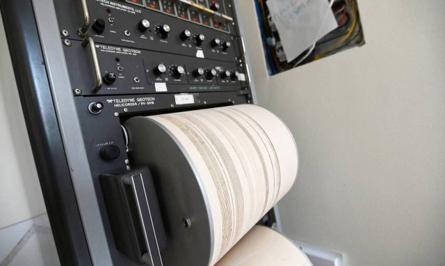 Light tremor shakes Corinth