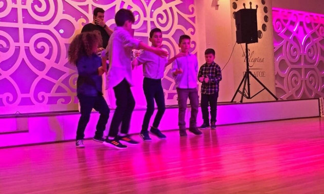 Τα 4 πιτσιρίκια από την Κρήτη που έβαλαν «φωτιά» σε γλέντι! (vid)