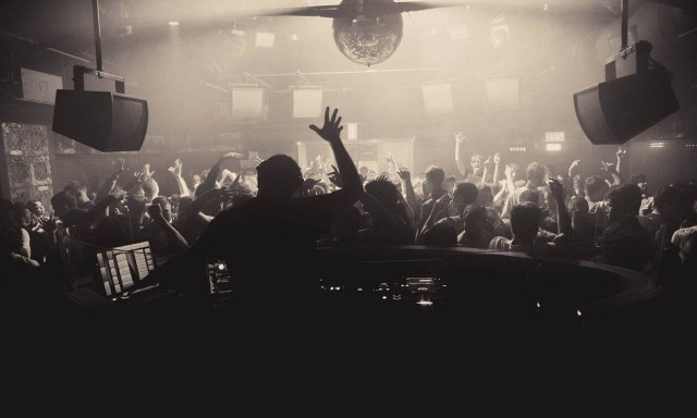 Γιατί τα νέα μέτρα δεν λαμβάνονται από σήμερα και πάνε για τις 3 Ιανουαρίου;