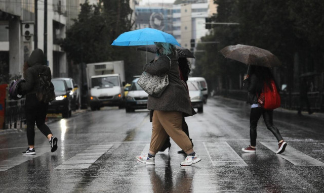 Καιρός: Επιδείνωση με βροχές και καταιγίδες – Πού θα είναι έντονα τα φαινόμενα