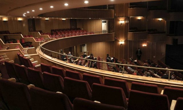 ΚΥΑ: Στήριξη με 20 εκατ. ευρώ σε θέατρα, μουσικές σκηνές, κινηματογράφους για το 2021