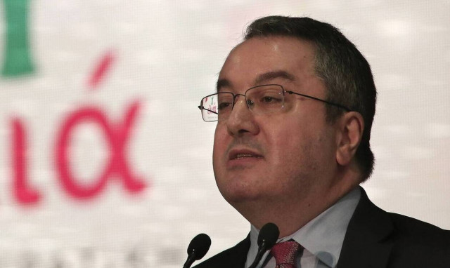 Οργή για την ασεβή ανάρτηση Μόσιαλου και την απουσία συγγνώμης: «Γιατί παραμένει στη θέση του;»