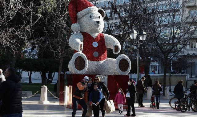 Συσκέψεις για νέα μέτρα: «Ποδαρικό» με αλλαγές σε διασκέδαση, τηλεργασία και γήπεδα