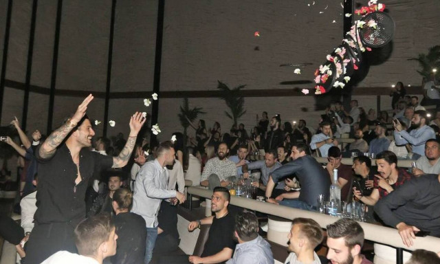 Νέα μέτρα: Αυτά εισηγούνται οι ειδικοί για νυχτερινά κέντρα, μάσκες, γήπεδα και τηλεργασία