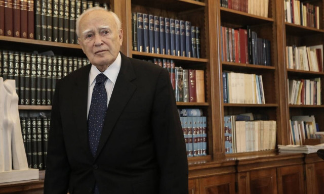 Η εξωτερική πολιτική του Κάρολου Παπούλια - Τα 10 χρόνια θητείας του στην Προεδρία της Δημοκρατίας